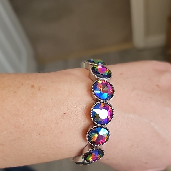 Elegant Multicolor Crystal Bracelet - Picture 2 of 10